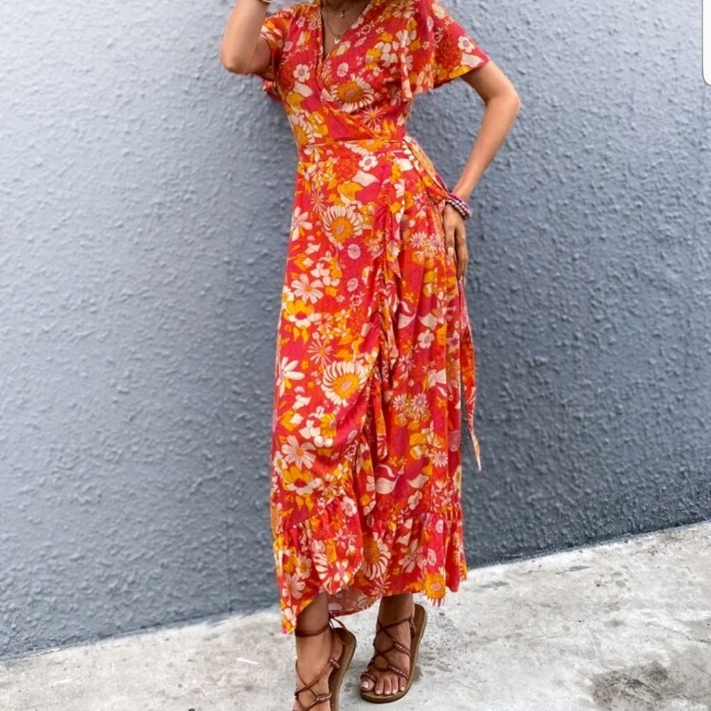 Gorgeous Dress. CLEARANCE - Picture 2 of 5